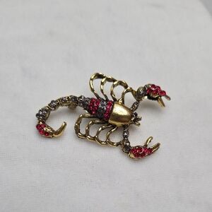 Women's Red Gold Tone Scorpion Brooch Retro Style Pin Rhinestones Sparkling NWOT